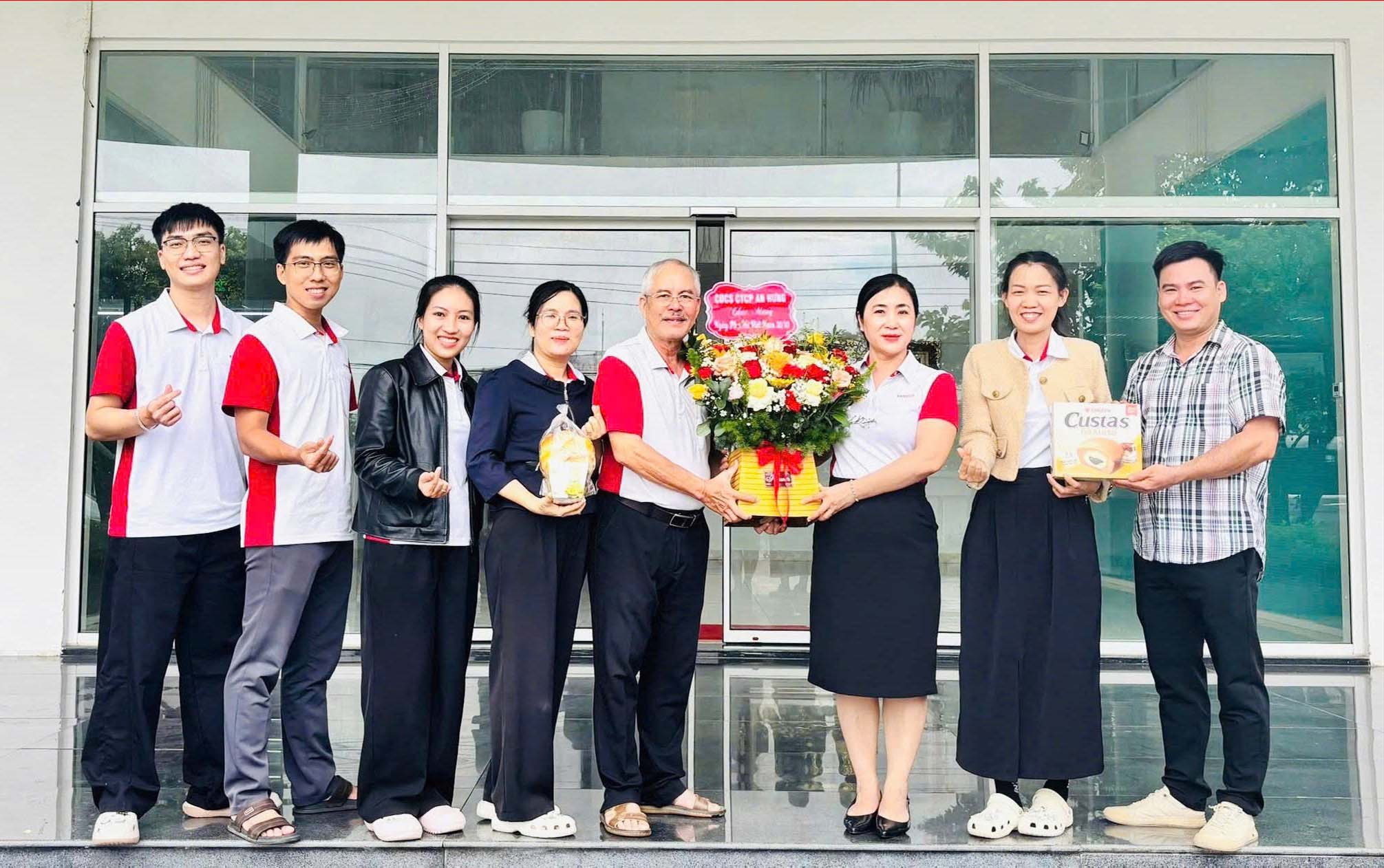 CÔNG ĐOÀN CƠ SỞ CÔNG TY CỔ PHẦN AN HƯNG: TỔ CHỨC TẶNG HOA VÀ TĂNG CHẤT LƯỢNG SUẤT ĂN CHO CÁN BỘ – CÔNG NHÂN VIÊN – NGƯỜI LAO ĐỘNG NHÂN NGÀY PHỤ NỮ VIỆT NAM 20/10